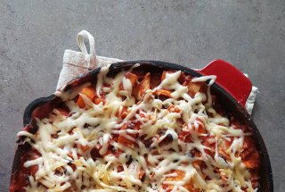 Enchilada vegetariana la tigaie cu dovleac si fasole neagra