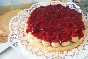 Tort cu crema de ciocolata si jeleu de visine