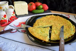 Omleta cu cartofi rasi, cea mai buna reteta pentru un mic dejun delicios