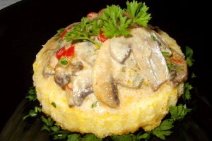 Ciulama de ciuperci cu mamaliguta