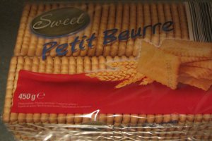 Tort de biscuiti cu crema de ciocolata si nuci caramelizate - de post
