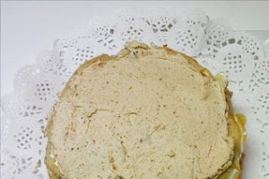 Tort Cu Crema De Ciocolata Alba Si Turta Dulce