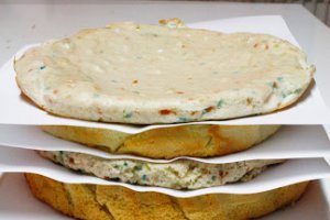 Tort Cu Crema De Ciocolata Alba Si Turta Dulce