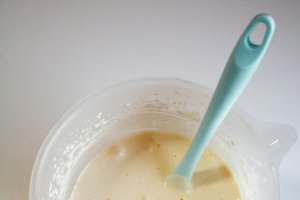 Tort Cu Crema De Ciocolata Alba Si Turta Dulce