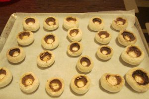 Ciuperci umplute cu praz si mozzarella