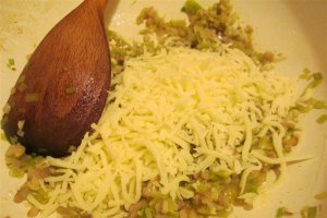 Ciuperci umplute cu praz si mozzarella