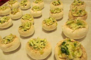 Ciuperci umplute cu praz si mozzarella