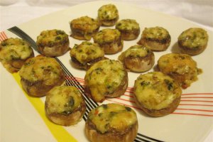Ciuperci umplute cu praz si mozzarella