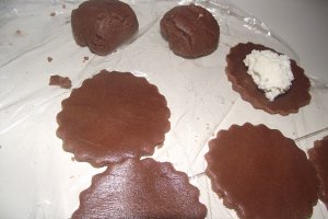 Fursecuri umplute cu nuca de cocos