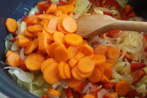 Ghiveci de legume, reteta simpla si sanatoasa pentru o masa echilibrata