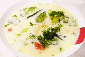 Supa cu broccoli japonez si piept de pui