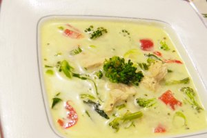 Supa cu broccoli japonez si piept de pui