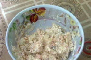 Bruschete de secara cu crema de somon si capere