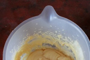 Gogosi choux umplute cu crema