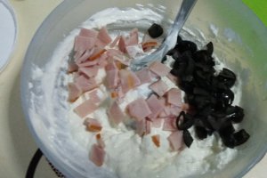 Cornete umplute cu crema de branza