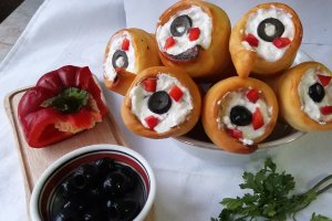 Cornete umplute cu crema de branza