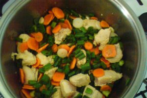 Piept de pui cu legume si galuste