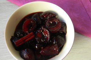 Pulpe de rata cu sos de prune coapte