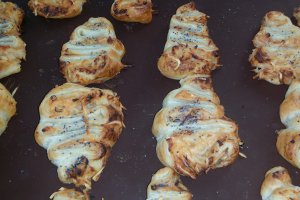 Foietaj in forma de bradut