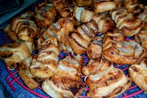 Foietaj in forma de bradut