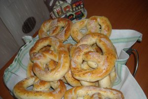 Covrigi cu sare si mac