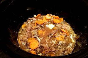 Carne de vita cu legume la slow cooker Crock-Pot