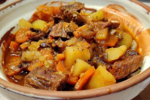 Carne de vita cu legume la slow cooker Crock-Pot