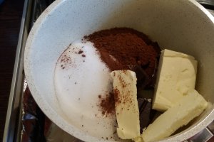 Prajitura cu blat de ciocolata si mousse de vanilie