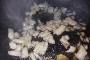 Mancare de porc cu pastai verzi