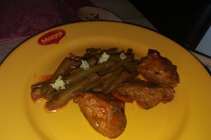 Mancare de porc cu pastai verzi