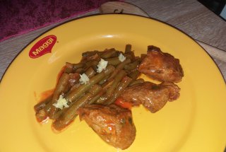 Mancare de porc cu pastai verzi