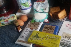 Salam de biscuiţi, reţetă in doua culori