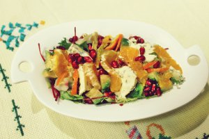 Salata cu clementine, rodii, avocado și branza