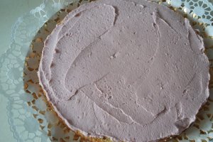 Tort cu crema de unt, mascarpone si mure