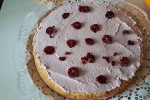Tort cu crema de unt, mascarpone si mure