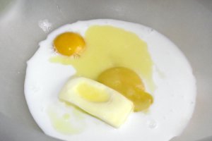 Aperitiv cu pasta de avocado si somon afumat
