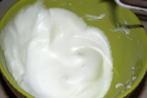 Aperitiv cu pasta de avocado si somon afumat