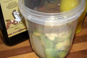 Aperitiv cu pasta de avocado si somon afumat