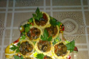 Tarte cu zacusca de ciuperci si bacon
