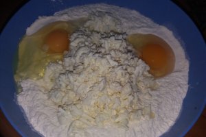 Cornulete aperitiv cu branza