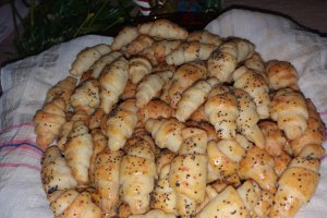 Cornulete aperitiv cu branza