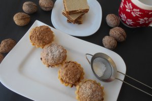 Cosulete cu dulceata de prune si nuca