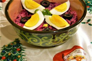 Salata de sfecla rosie cu sprot afumat si ton