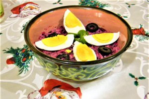 Salata de sfecla rosie cu sprot afumat si ton