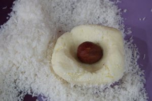 Bomboane Raffaello, desertul care cucereste prin gust si aroma fina a nucii de cocos