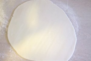 Tort cu ciocolata si gem de zmeura