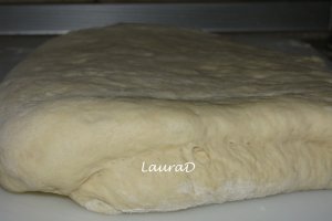 Croissant cu ciocolata si caramel
