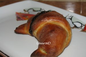 Croissant cu ciocolata si caramel