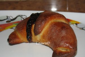 Croissant cu ciocolata si caramel