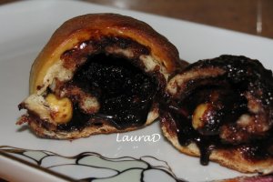 Croissant cu ciocolata si caramel